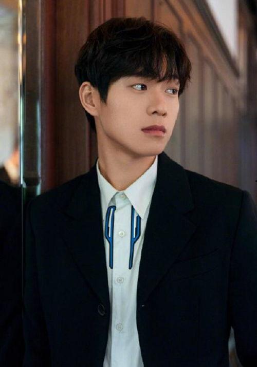 魏大勋照片,光影交织下的魅力瞬间