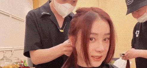 明星接发,温馨瞬间见证生命奇迹